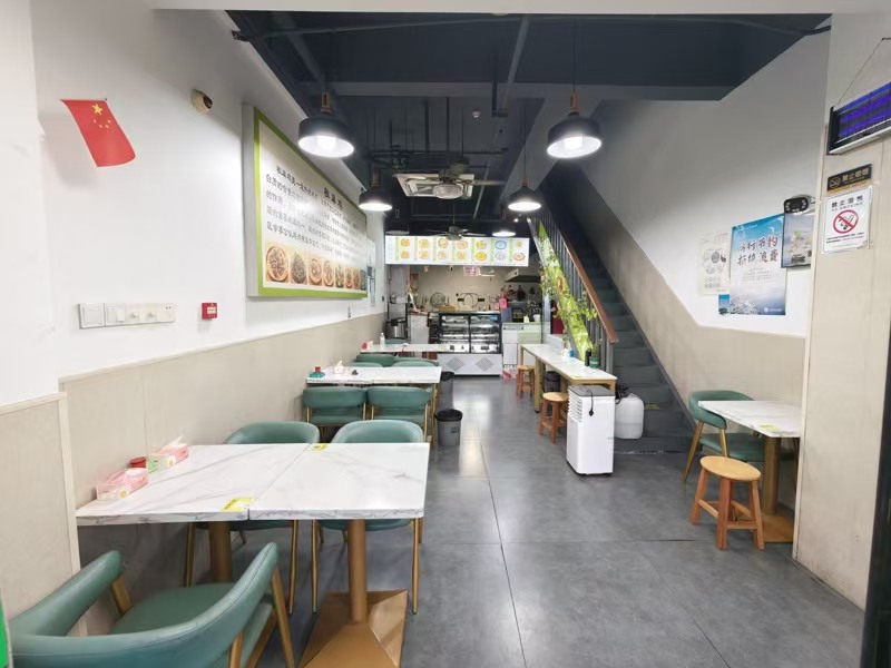 好运转（椒麻鸡小吃店）品牌店都在这一块、出一个80㎡小吃店转让