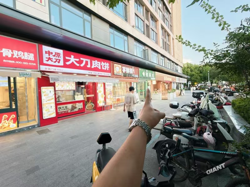 好运转（椒麻鸡小吃店）品牌店都在这一块、出一个80㎡小吃店转让