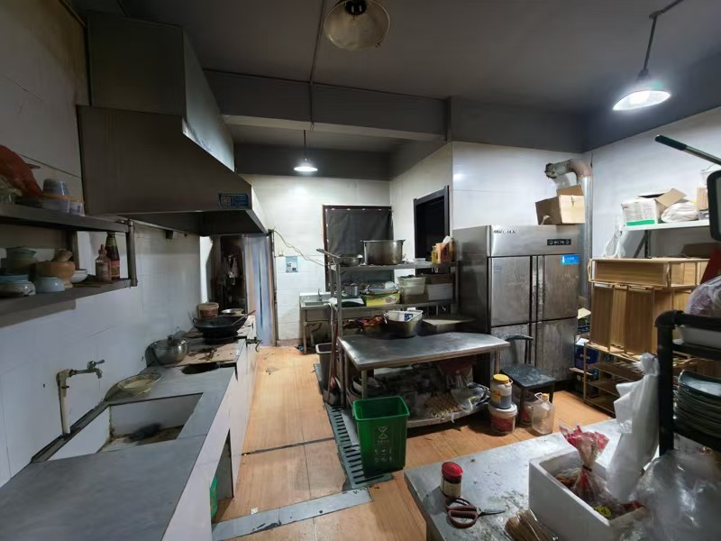 好运转（栗城地锅鸡）嘉善里泽3间130㎡地锅鸡餐饮店转让