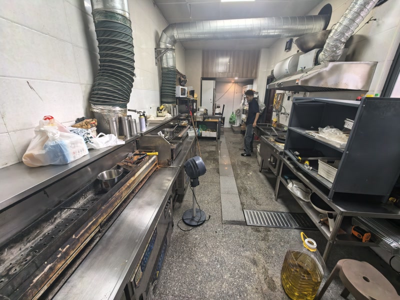 好运转(321烧烤)南湖区公寓楼下纯一层100平烧烤店转让