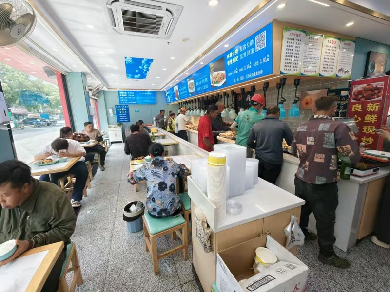 好运转(饭小食自选餐厅)一天做5位数的快餐店转让、工地工厂多