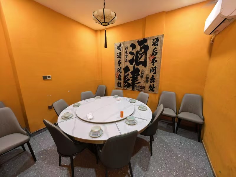 好运转(李老头土匪菜)平湖市宏建路小区门口150平餐饮店转让