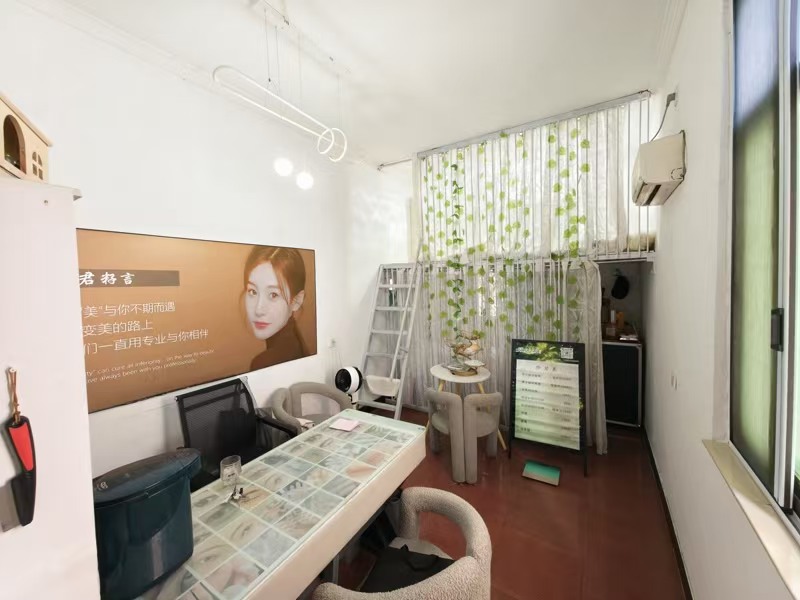 好运转(君籽言美容店)美容修复店可带客源技术一并转让、房租1.3万/年