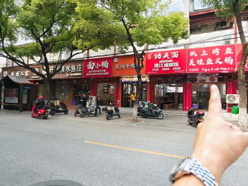 好运转（纸上烤鱼）餐饮店都在这一块、70㎡餐饮店有事急转