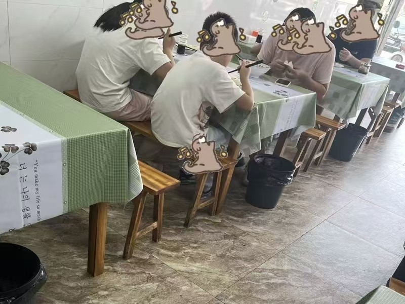 好运转(云南羊肉米线)工业区附近餐饮街79㎡米线店转让、可外摆