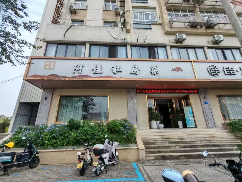 好运转(阿佳私房菜出租)平湖市500平纯一层餐饮旺铺出租、可分租