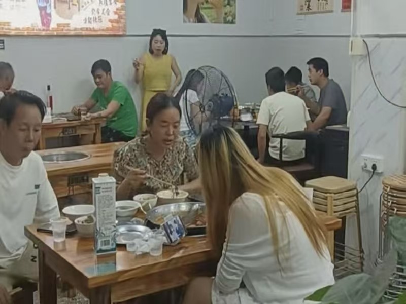 好运转（大山地摊火锅）营业中80㎡餐饮店转让、一天做两三千