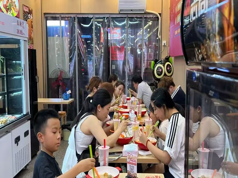 好运转(杭景元东北麻辣烫)实用45㎡品牌直营麻辣烫店转让、3000+/天