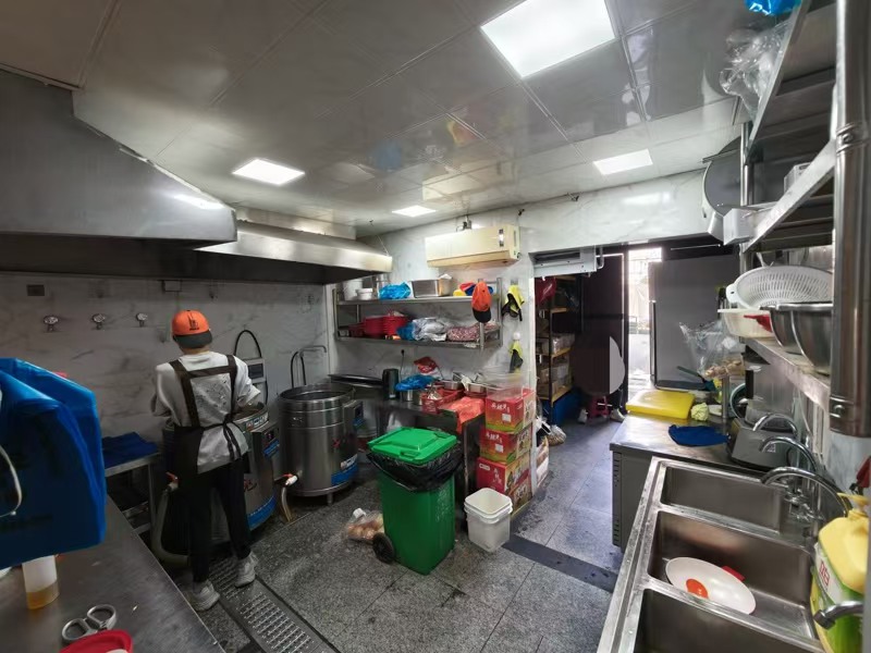 好运转(杭景元东北麻辣烫)实用45㎡品牌直营麻辣烫店转让、3000+/天
